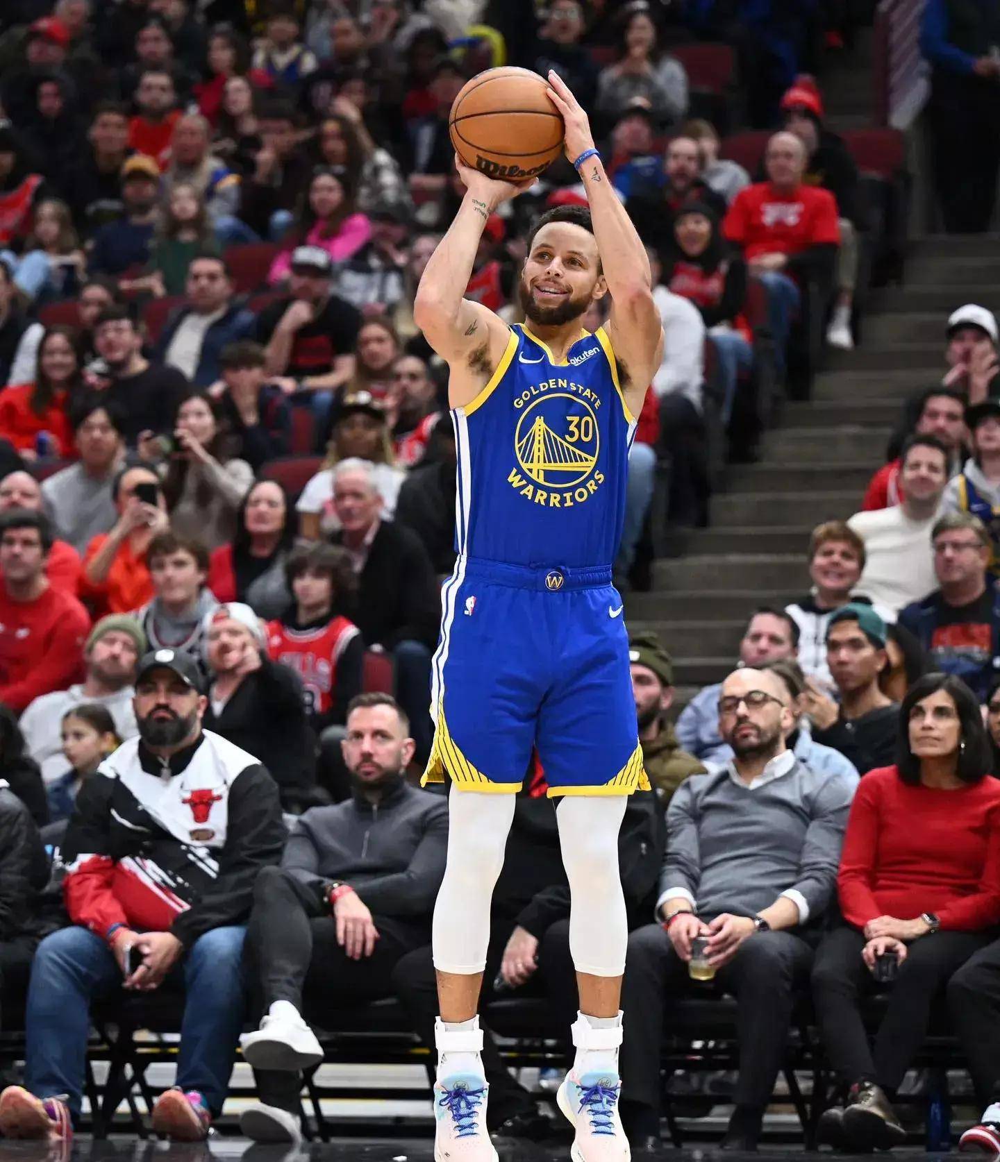 围吸引无数 围吸引无数